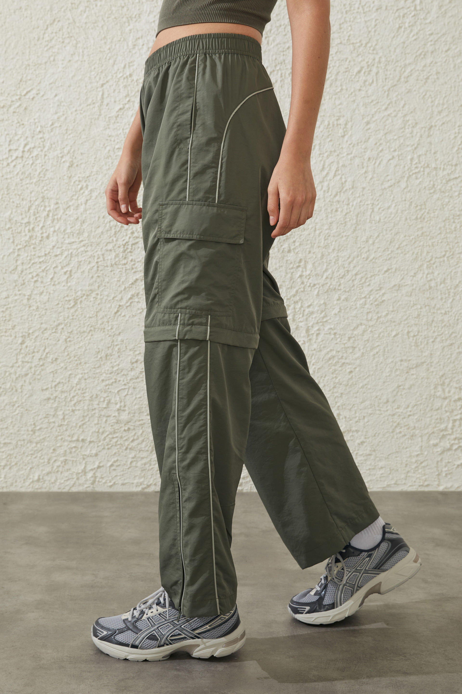 Amazon.com: PINSPARK Khaki Cargo Hiking Pants with Pockets for Women Zip Off  Fishing Pants Quick Dry Waterproof Pants Convertible Shorts Sweatpants S :  Clothing, Shoes & Jewelry